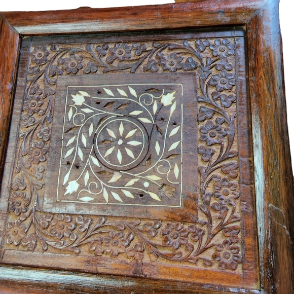 Handcrafted carved mini wood table Vintage - Picture 3 of 12